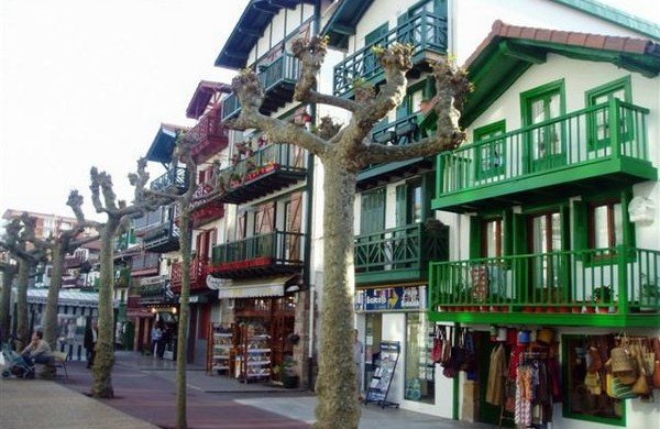 Utcakép Hondarribia halászfalu részén