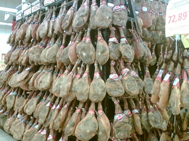 Sonkadomb a hipermarketben